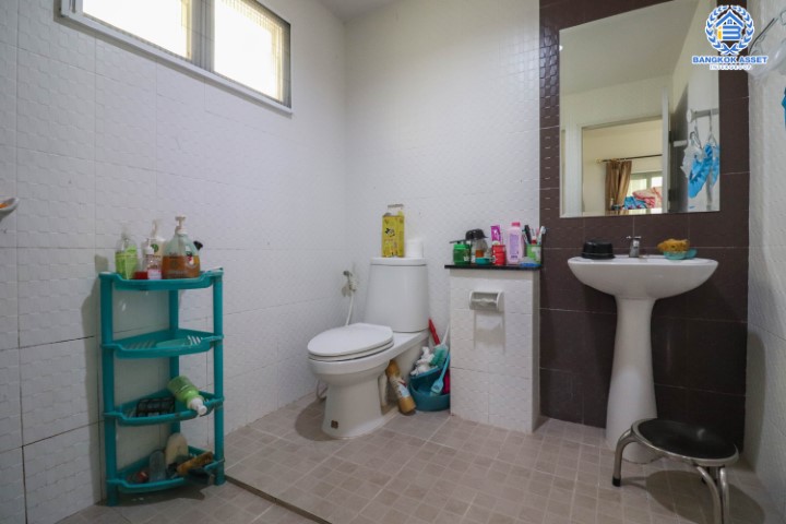 *****บ้านเดี่ยวมือสองนนทบุรี ม.สิริกานต์3 บางใหญ่-กาญจนาฯ (ซ.วัดลาดปลาดุก) ที่สุดของความพิเศษ! กับบ้านหลังใหญ่ ตกแต่งพร้อมอยู่ เนื้อที่ 53.6 ตร.ว. ฟังก์ชัน 3 นอน 3 น้ำ จอดรถได้ 2 คัน ตัวบ้านโปร่ง กว้างขวางทั้งภายในและภายนอก บนทำเลเดินทางสะดวก ใกล้เซ็นทรัลเวสต์เกต โรงเรียนสากลศึกษา และ MRT สายสีม่วง "สถานีคลองบางไผ่"